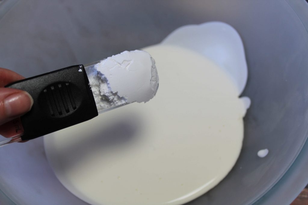 adding powdered sugar to cream