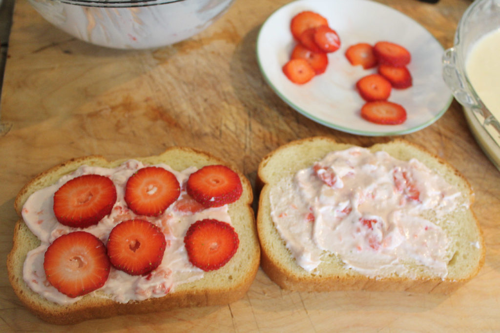 2 slices of bread with cream cheese and strawberry slices