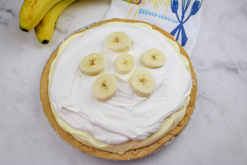 Prepared Easy Banana cream pie with bananas on top 