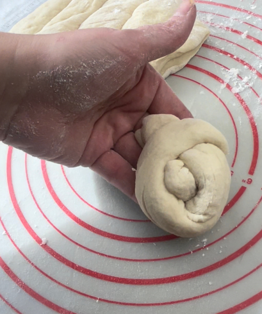 Making the dough knots 